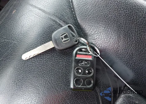 2005 Honda Odyssey Touring z USA, uszkodzony, nr VIN 5FNRL38845B120371